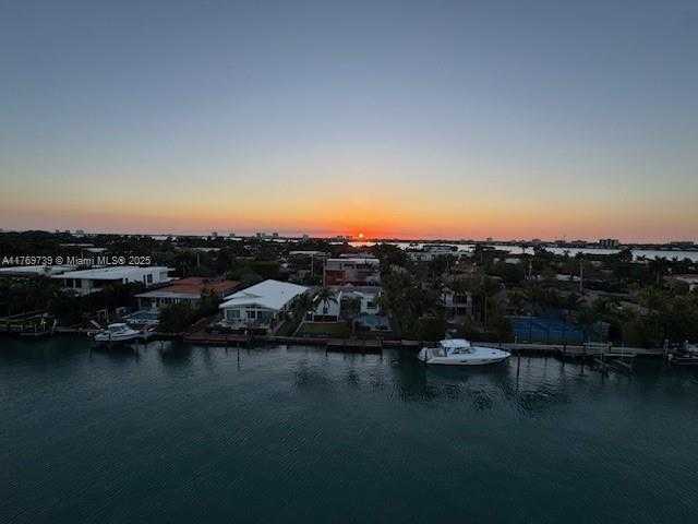 Small Image of 10000 WEST BAY HARBOR DR #PH23, Bay Harbor Islands Number 44