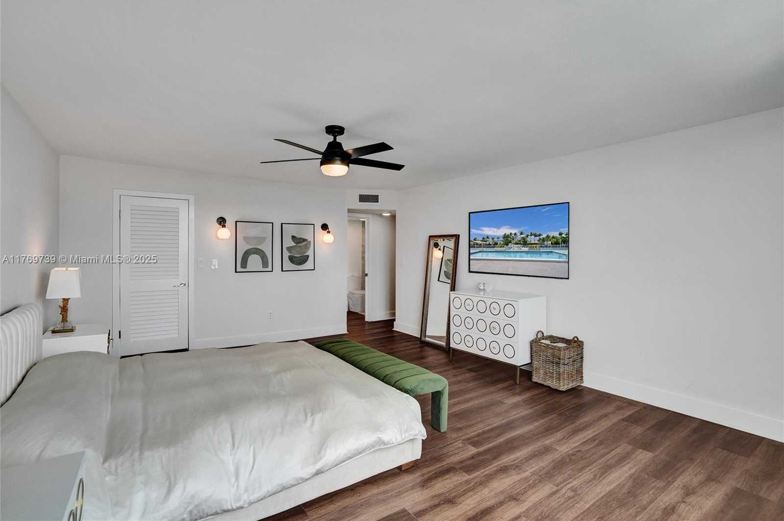 Small Image of 10000 WEST BAY HARBOR DR #PH23, Bay Harbor Islands Number 8