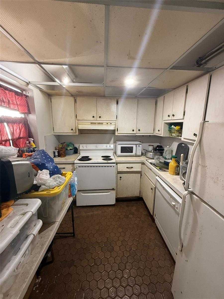 Small Image of 15600 NORTH WEST 7TH AVE #311, Miami Number 12