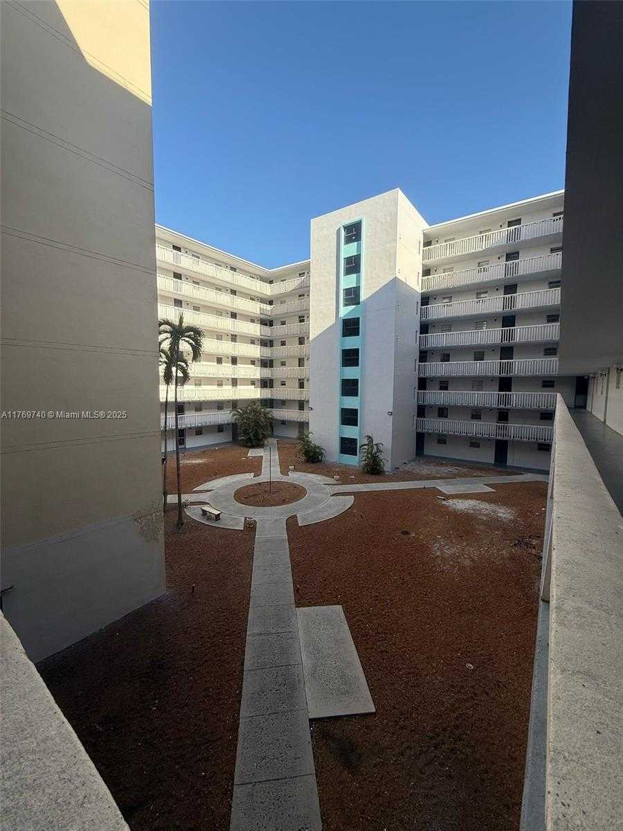 Small Image of 15600 NORTH WEST 7TH AVE #311, Miami Number 4