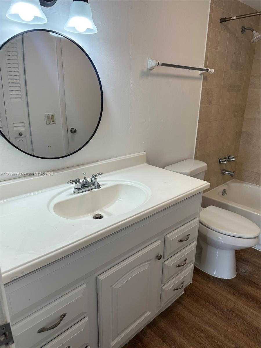 Small Image of 15600 #801, Miami Number 18