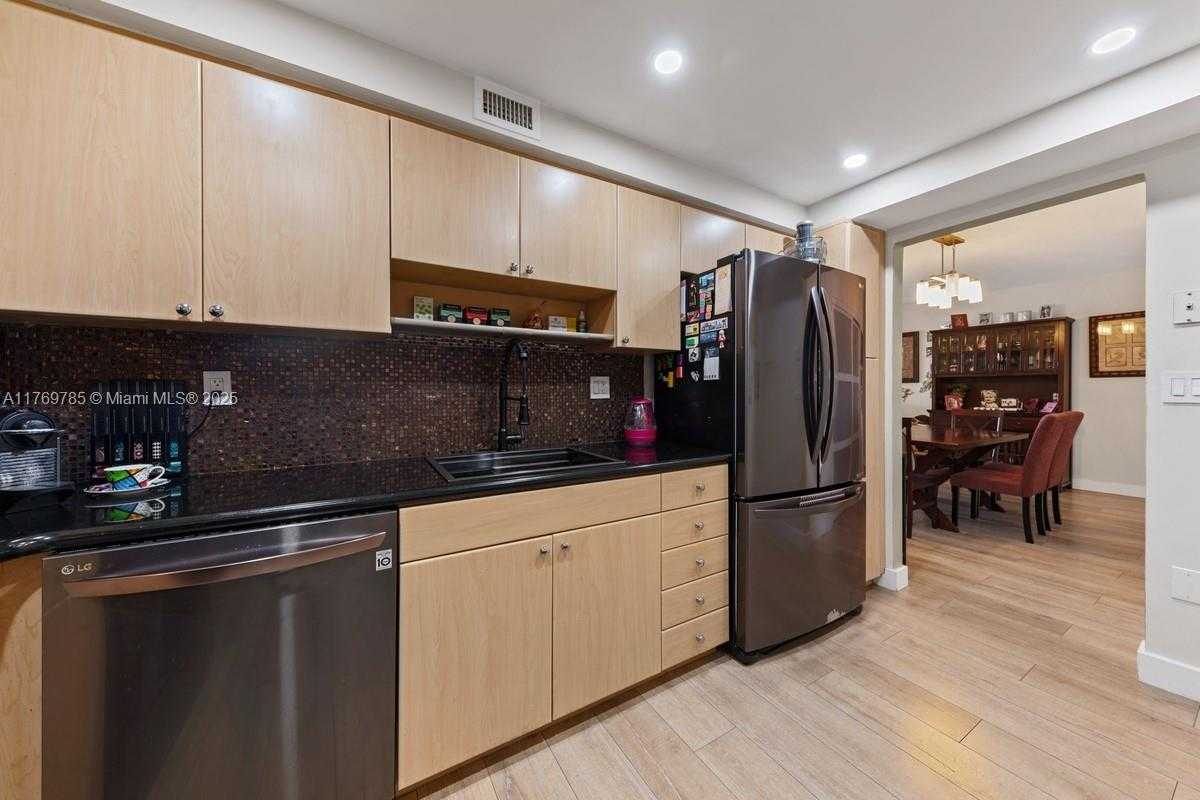 Small Image of 10350 WEST BAY HARBOR DR #5M, Bay Harbor Islands Number 9