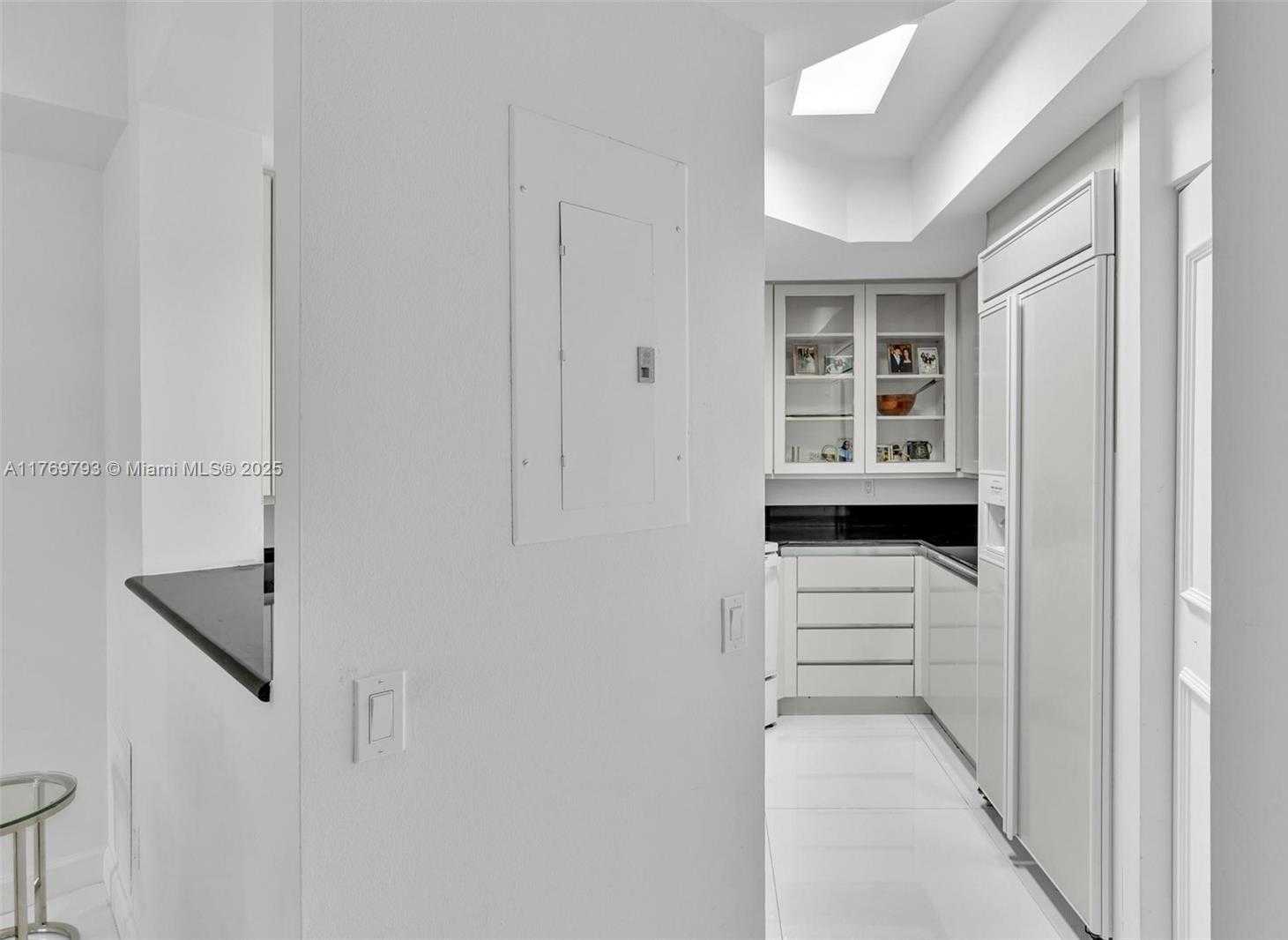 Small Image of 21050 POINT PL #302, Aventura Number 15