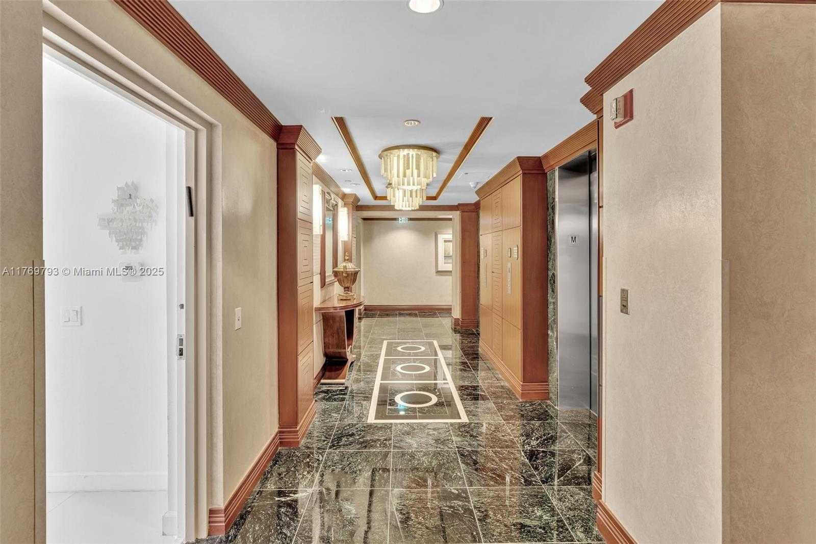 Small Image of 21050 POINT PL #302, Aventura Number 2