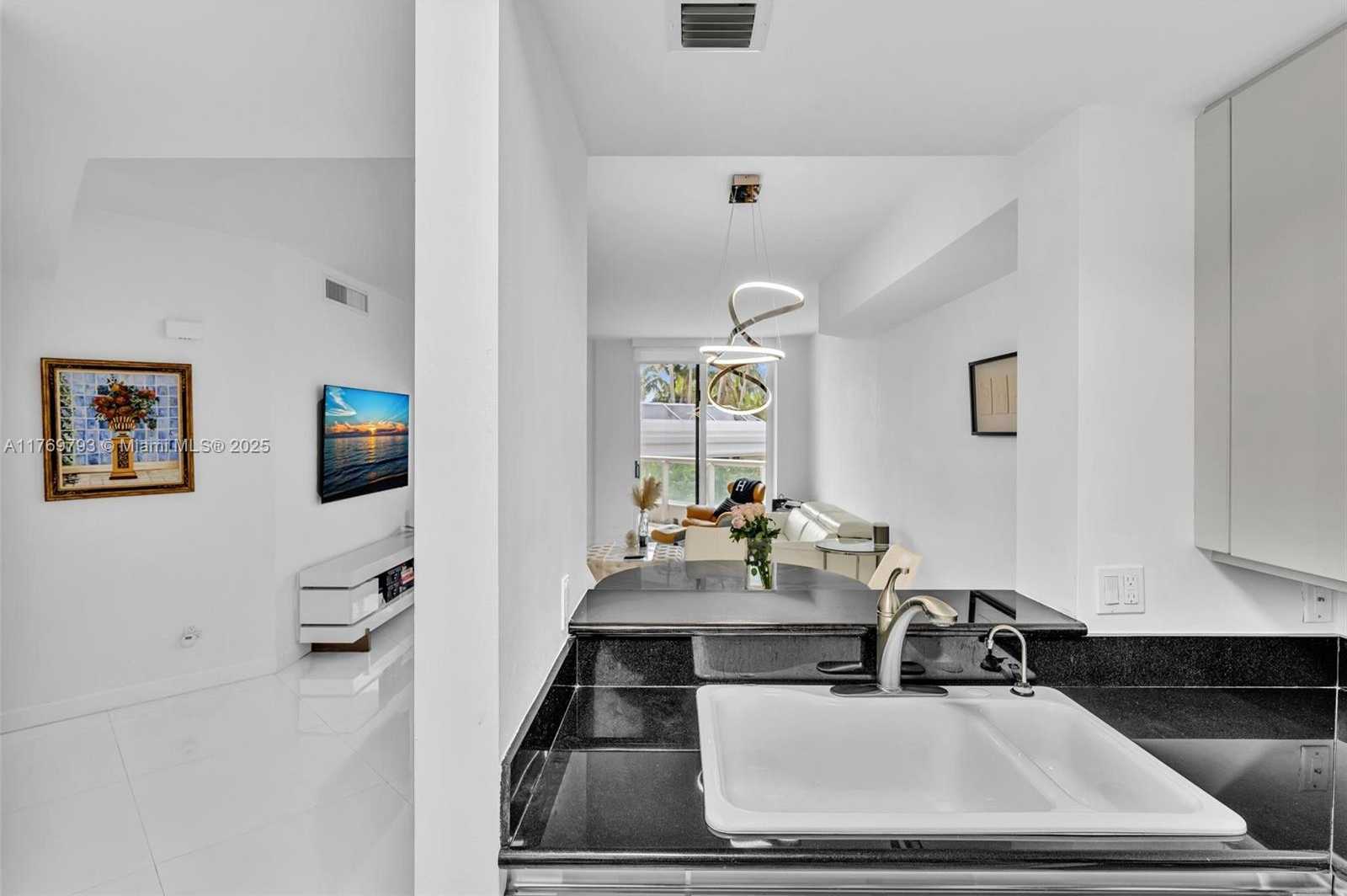 Small Image of 21050 POINT PL #302, Aventura Number 20