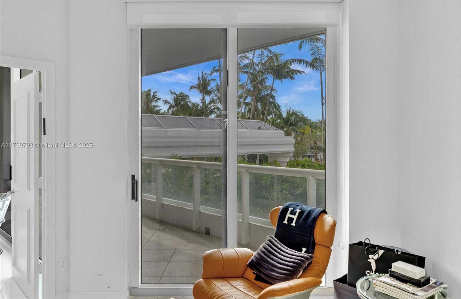 Small Image of 21050 POINT PL #302, Aventura Number 22