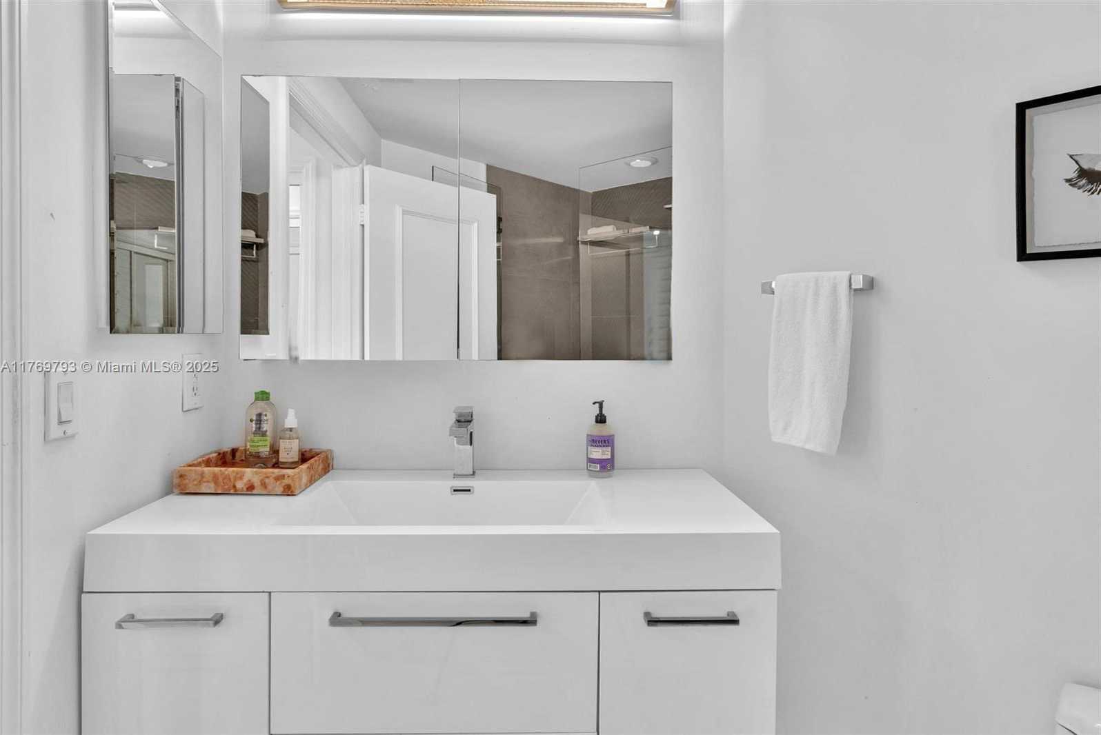 Small Image of 21050 POINT PL #302, Aventura Number 34