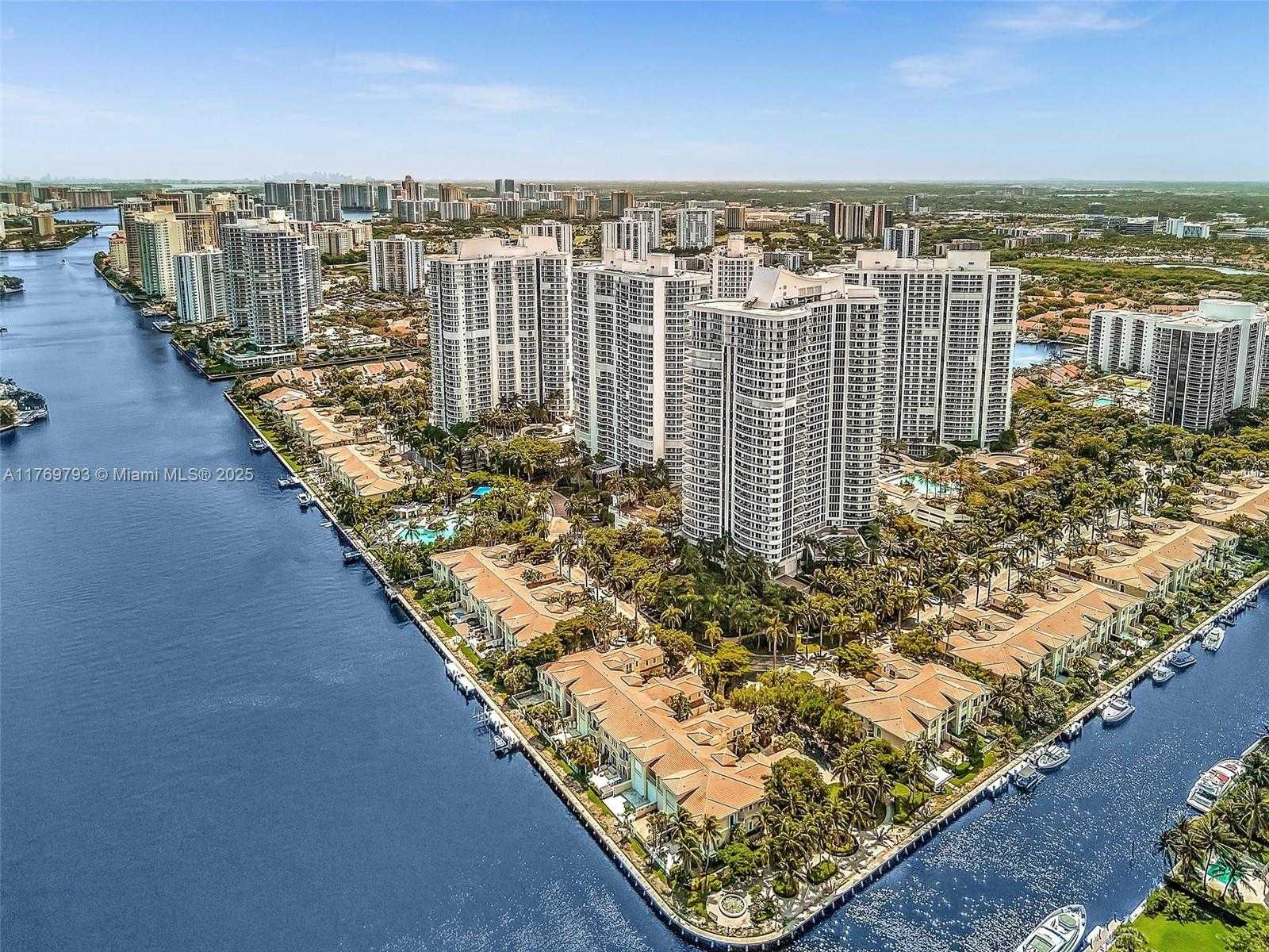 Small Image of 21050 POINT PL #302, Aventura Number 38