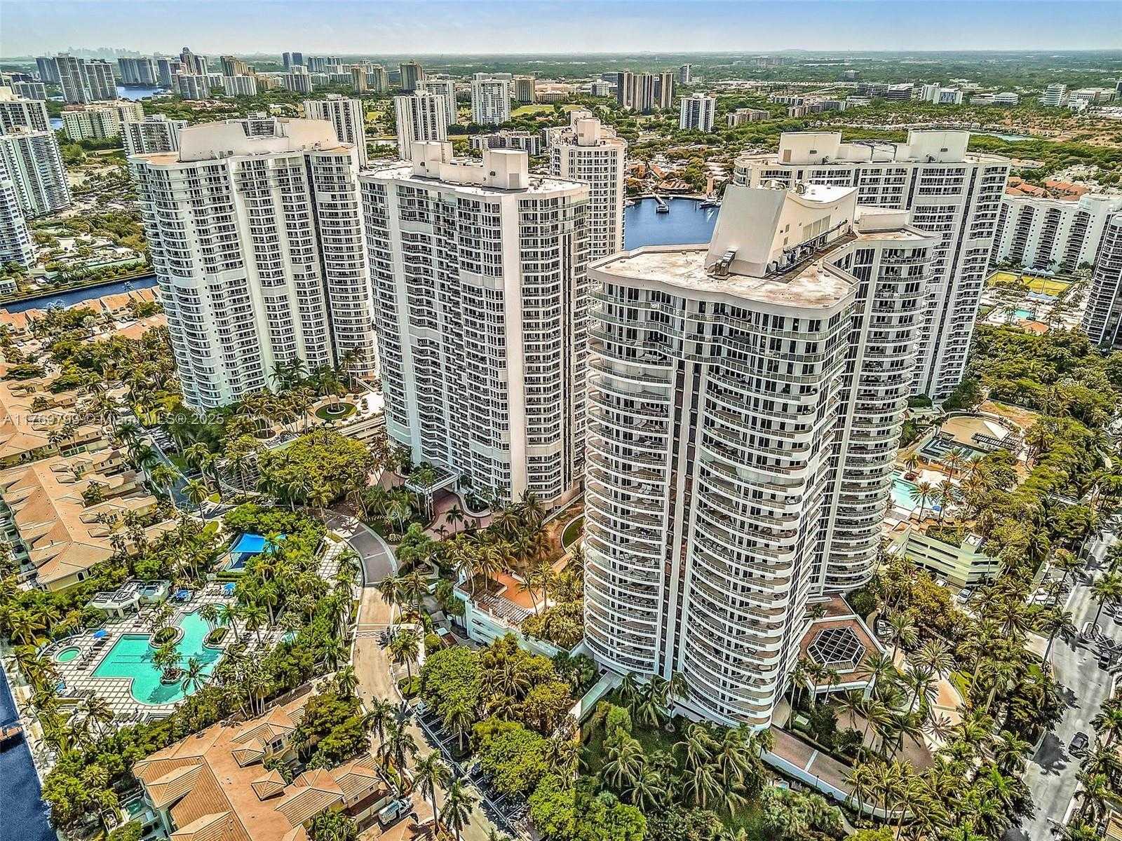 Small Image of 21050 POINT PL #302, Aventura Number 39