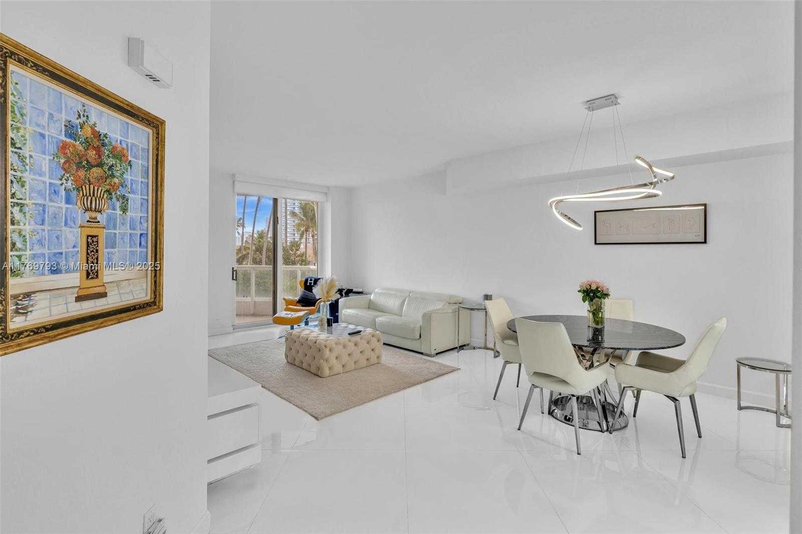Small Image of 21050 POINT PL #302, Aventura Number 4