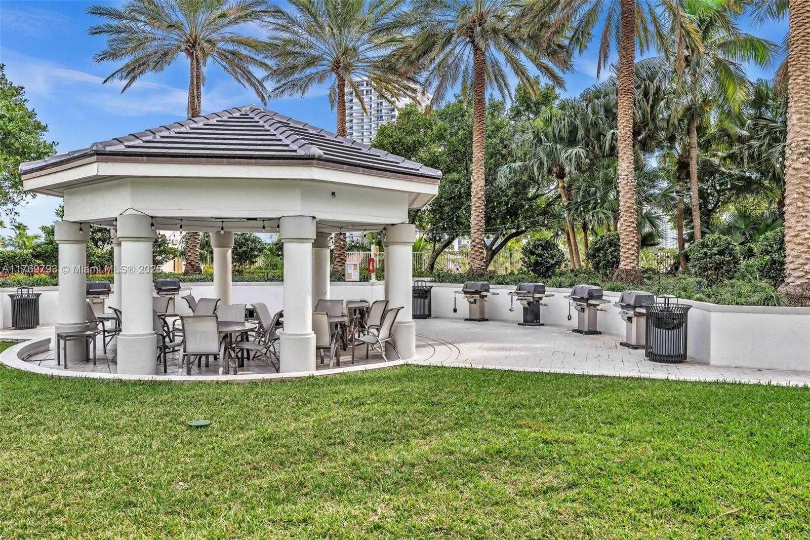 Small Image of 21050 POINT PL #302, Aventura Number 52