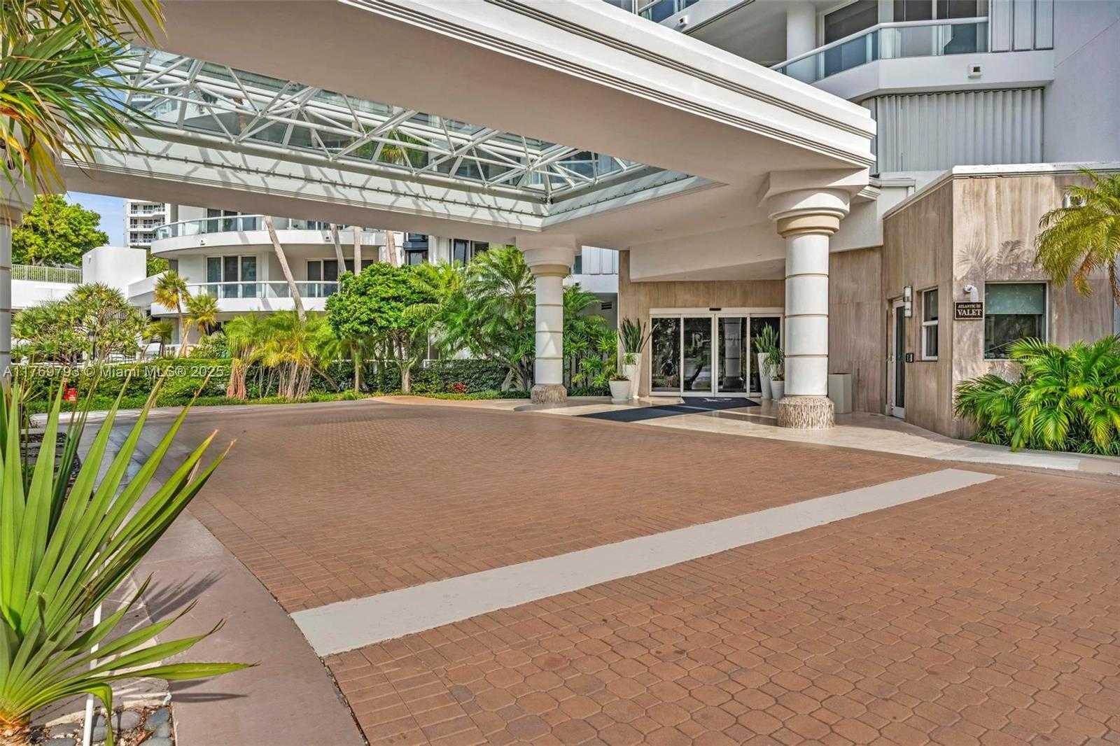 Small Image of 21050 POINT PL #302, Aventura Number 77