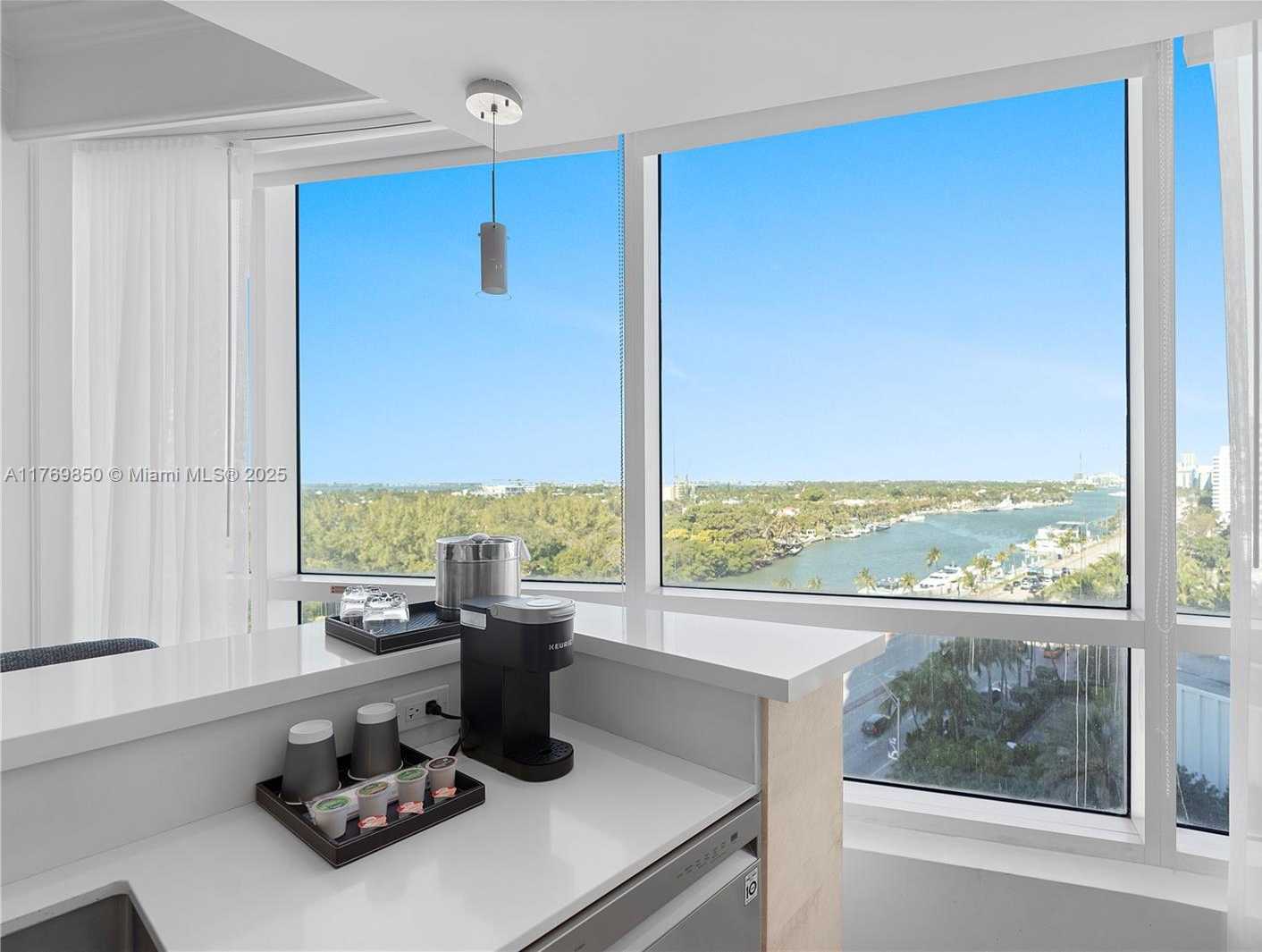 Small Image of 4401 COLLINS AVE #1015, Miami Beach Number 16