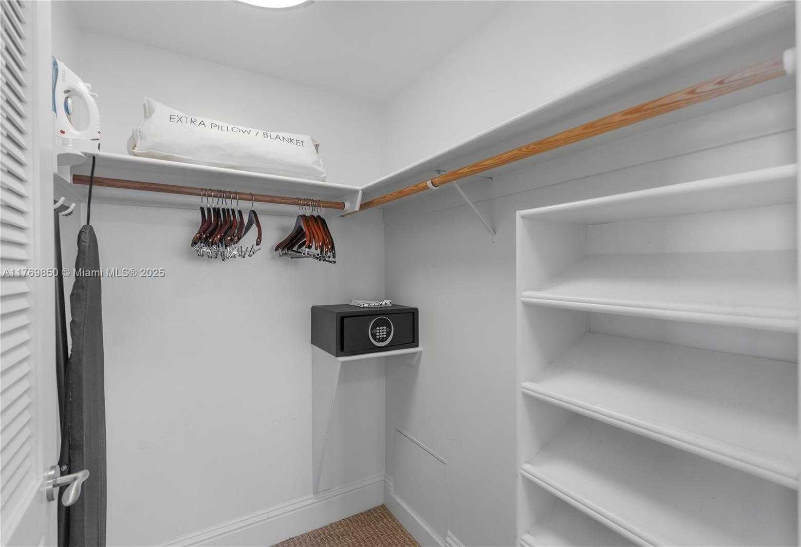 Small Image of 4401 COLLINS AVE #1015, Miami Beach Number 23