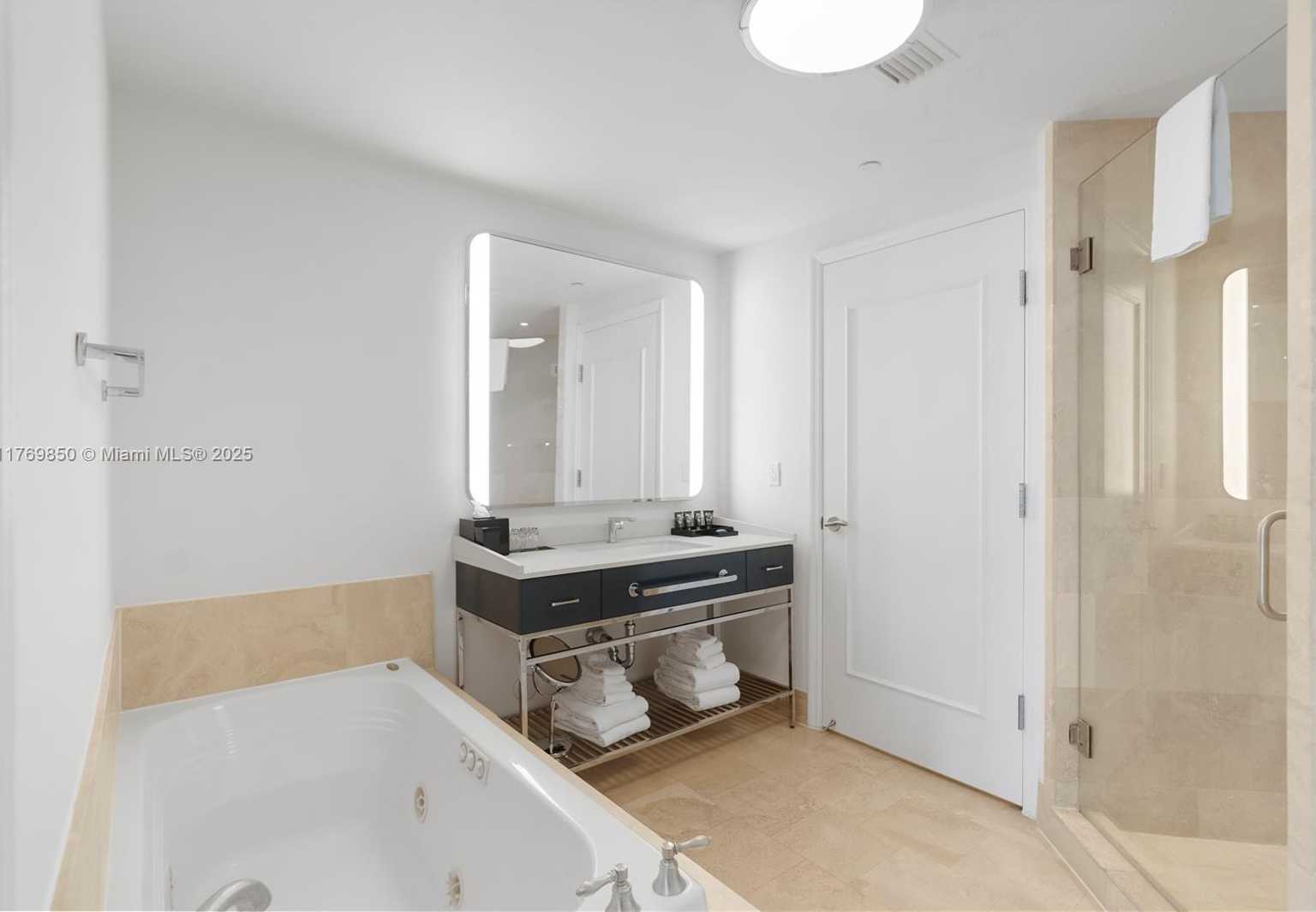 Small Image of 4401 COLLINS AVE #1015, Miami Beach Number 25
