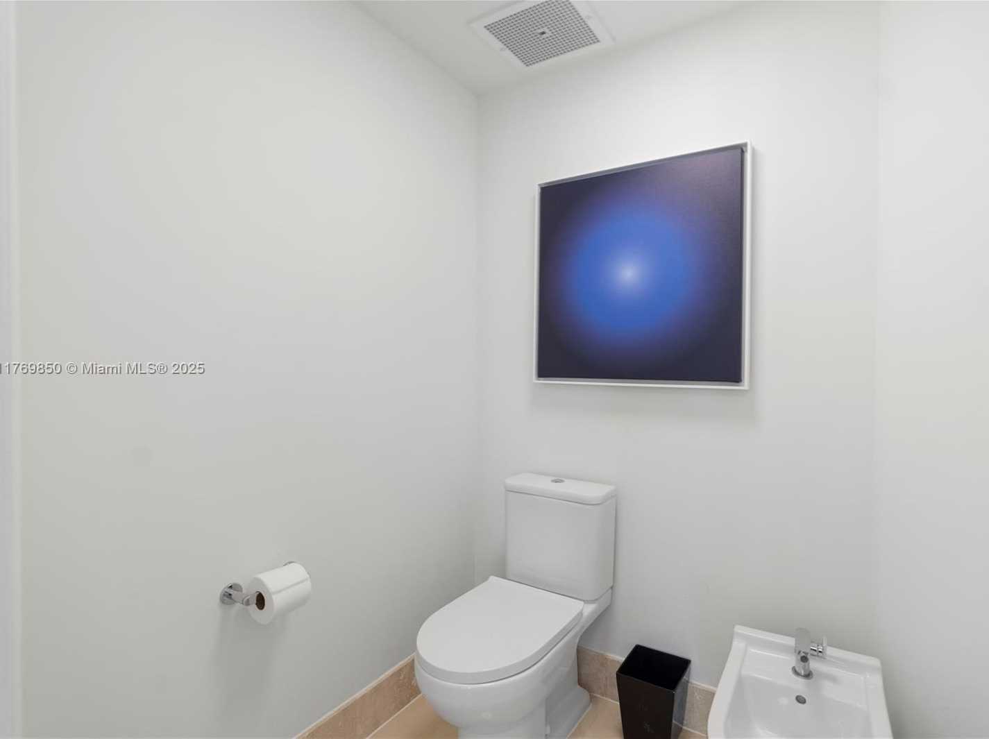 Small Image of 4401 COLLINS AVE #1015, Miami Beach Number 26
