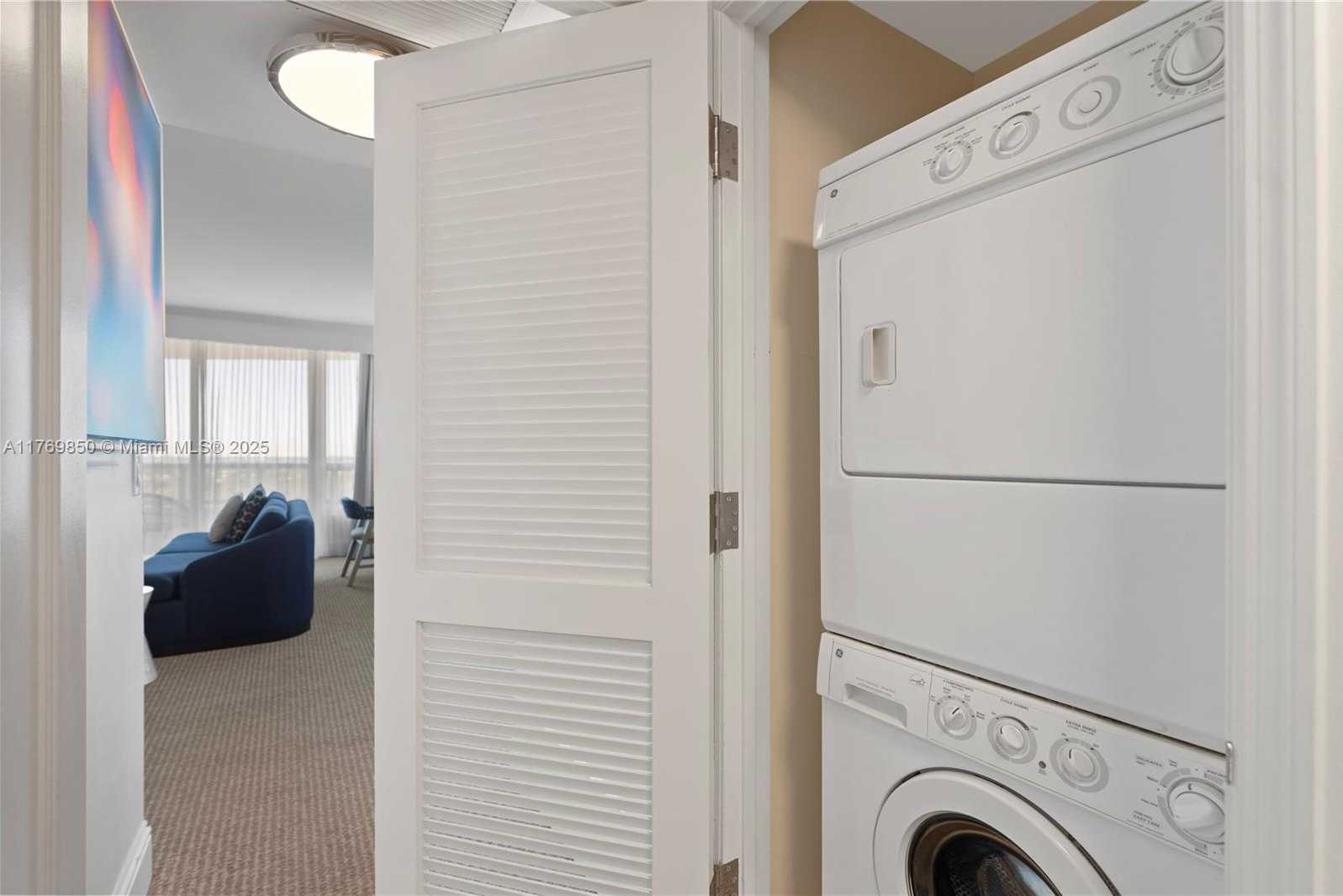 Small Image of 4401 COLLINS AVE #1015, Miami Beach Number 27