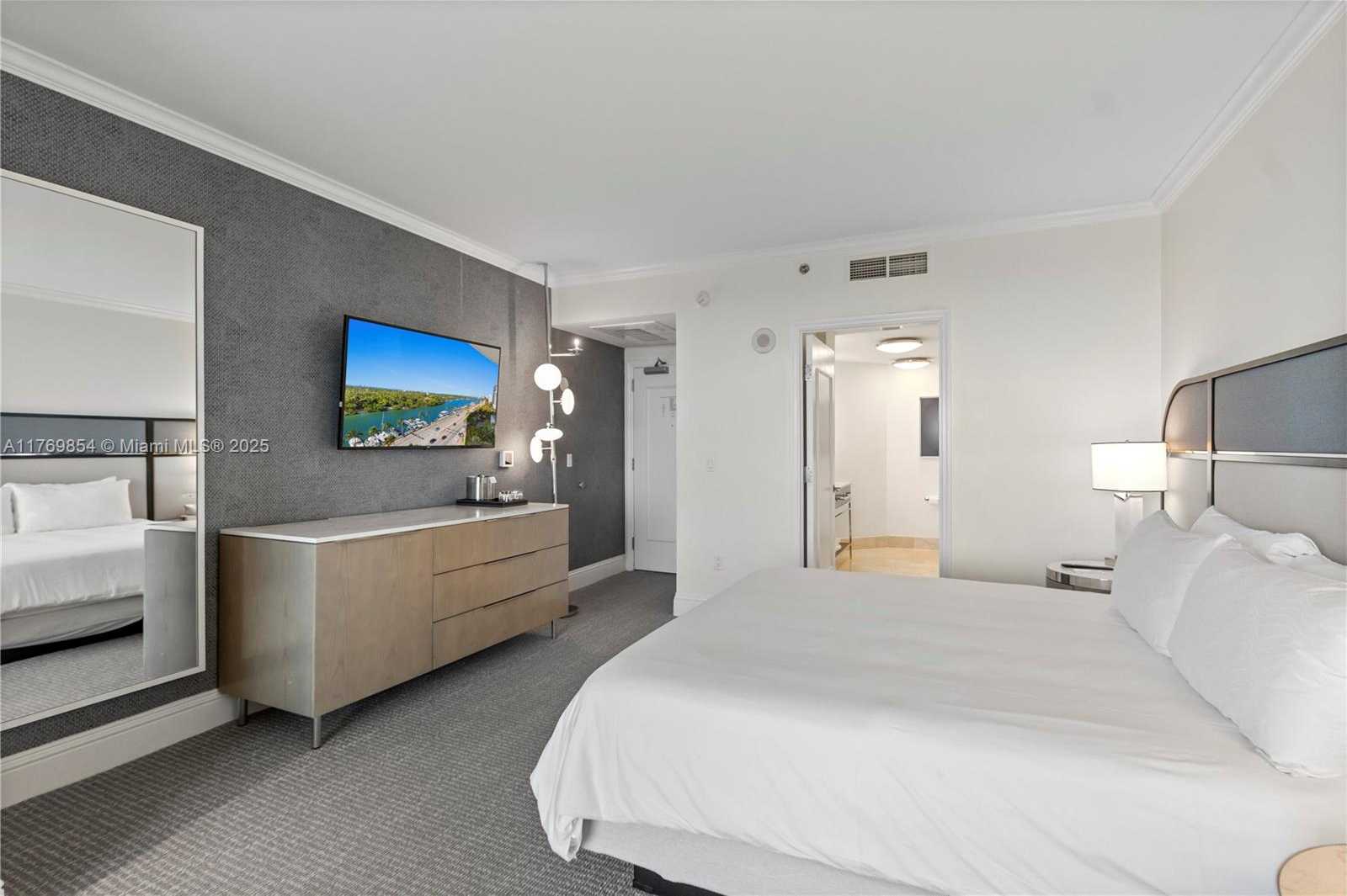 Small Image of 4401 COLLINS AVE #1017, Miami Beach Number 10