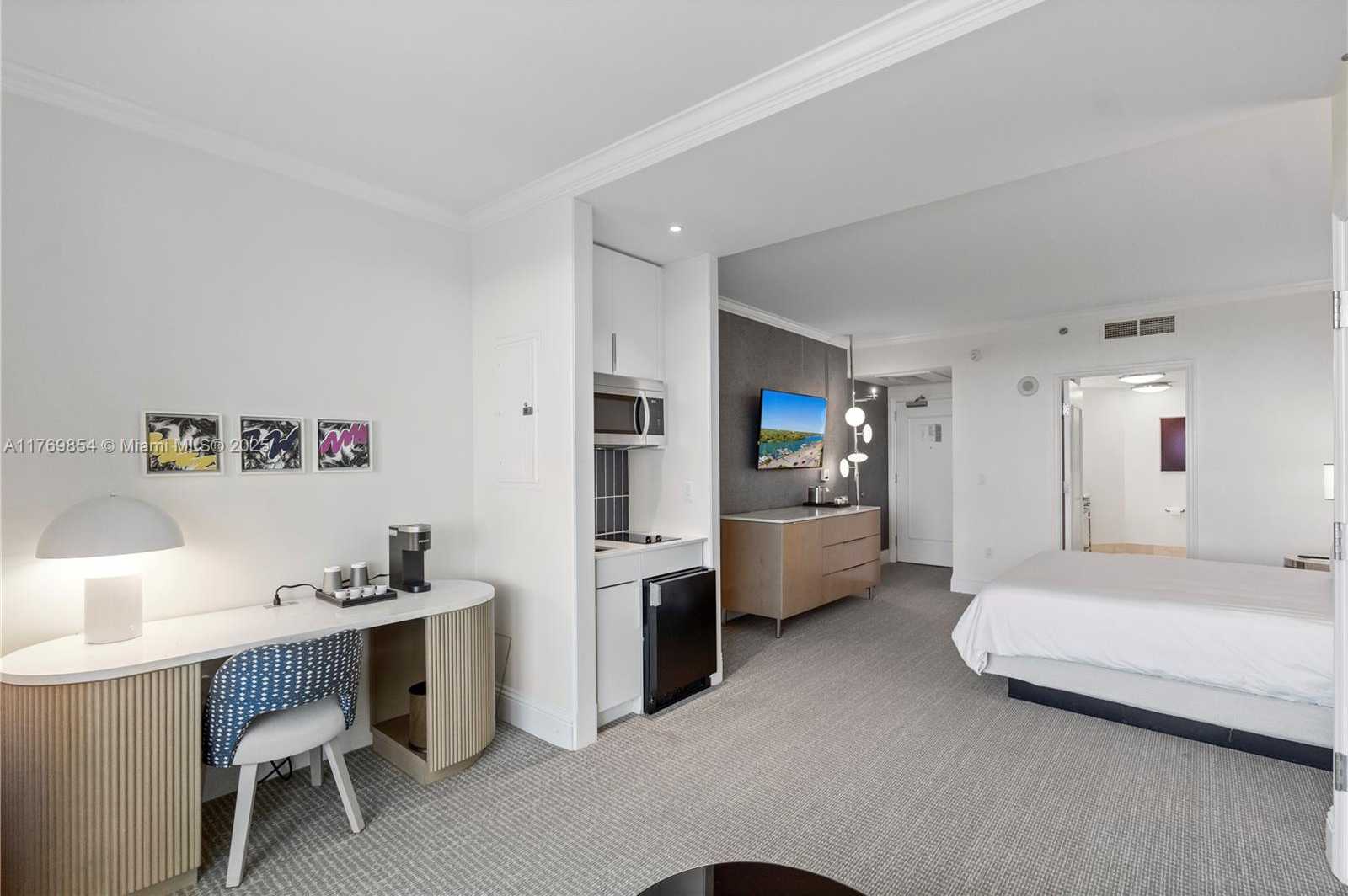 Small Image of 4401 COLLINS AVE #1017, Miami Beach Number 12