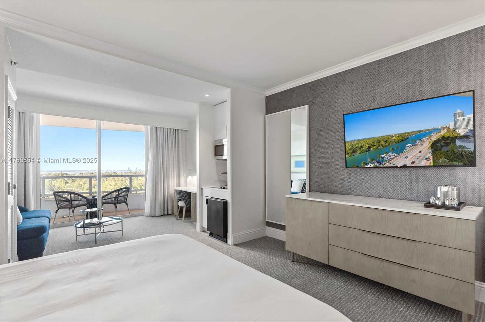 Small Image of 4401 COLLINS AVE #1017, Miami Beach Number 8