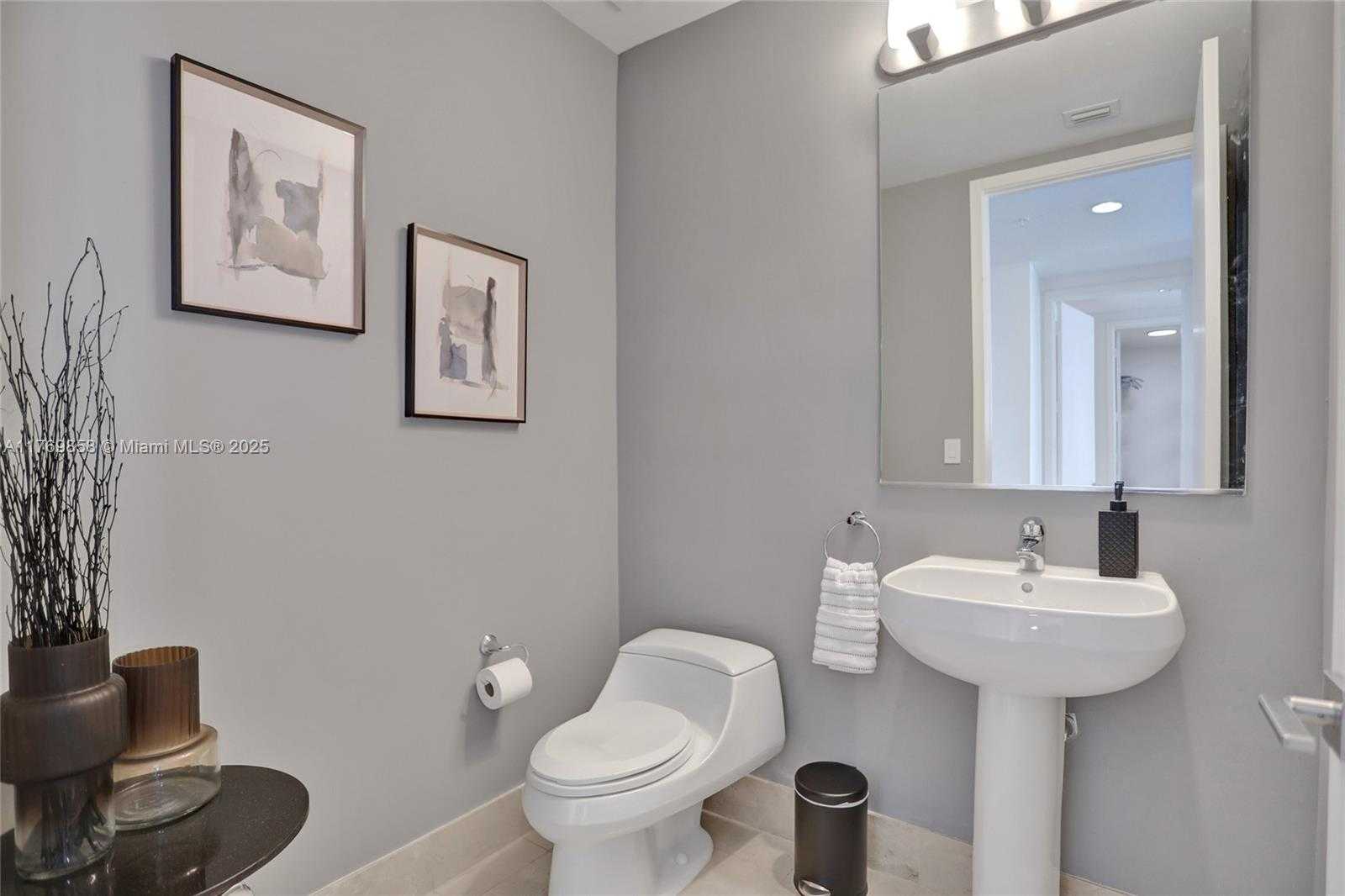 Small Image of 18101 COLLINS AVE #3504, Sunny Isles Beach Number 47