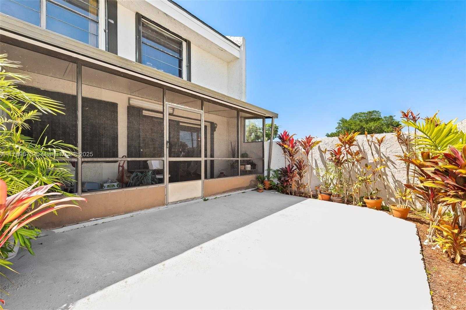 Small Image of 2601 NORTH 40TH AVE #A-9, Hollywood Number 4
