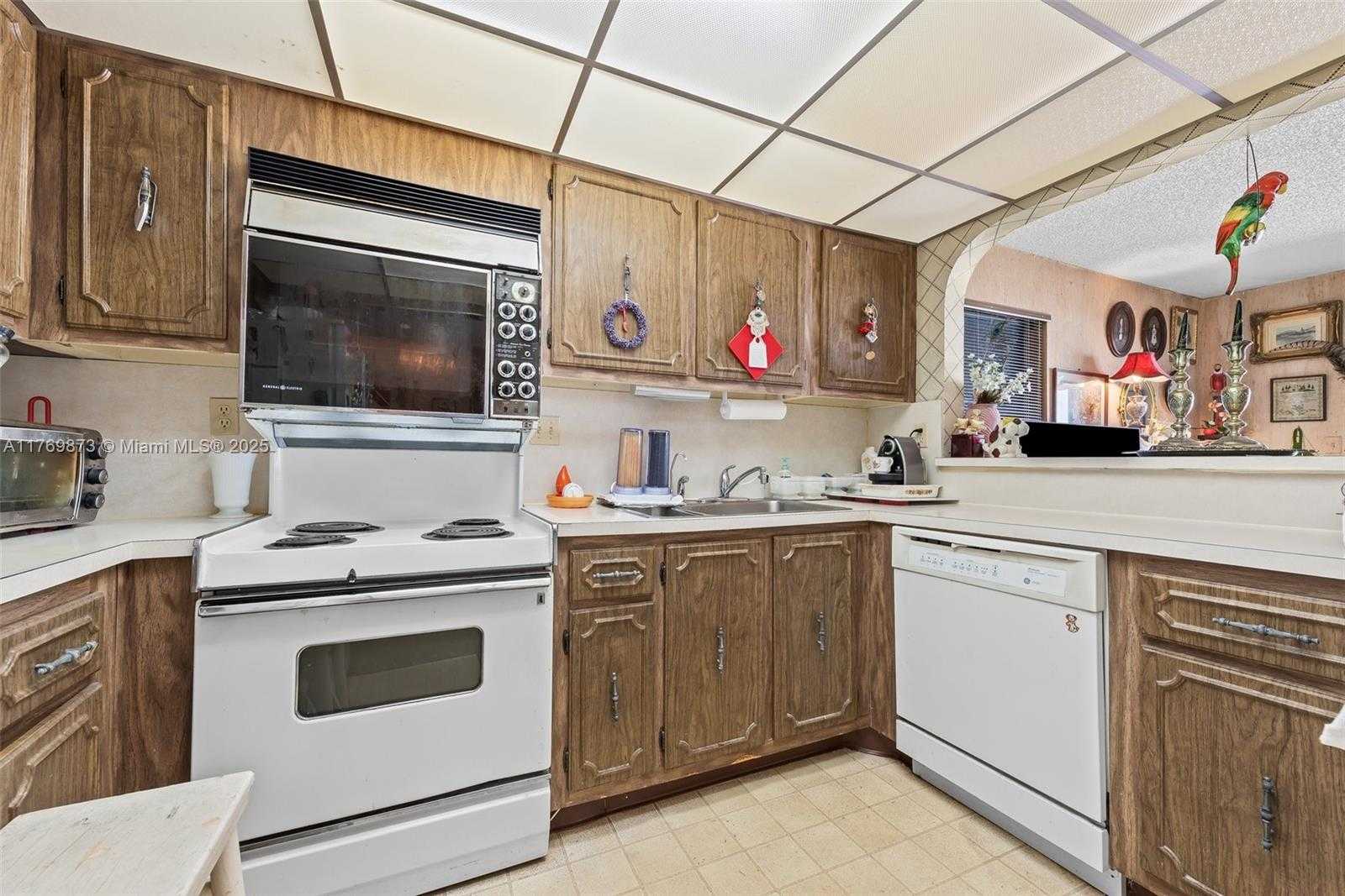 Small Image of 2601 NORTH 40TH AVE #A-9, Hollywood Number 7