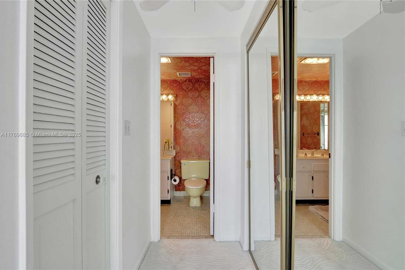 Small Image of 4330 HILLCREST DR #807, Hollywood Number 10