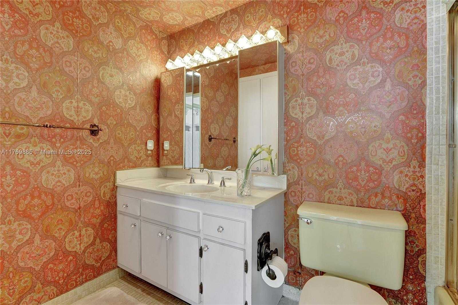 Small Image of 4330 HILLCREST DR #807, Hollywood Number 12