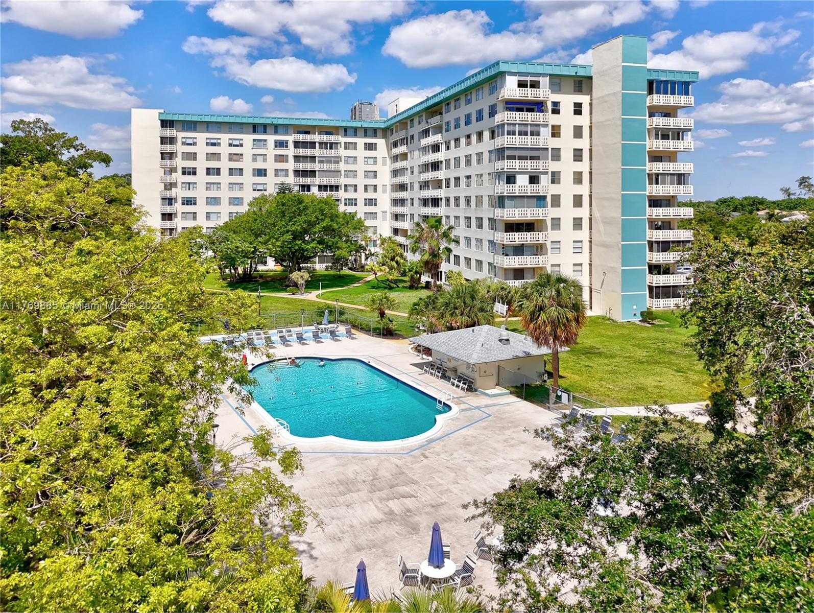 Small Image of 4330 HILLCREST DR #807, Hollywood Number 14