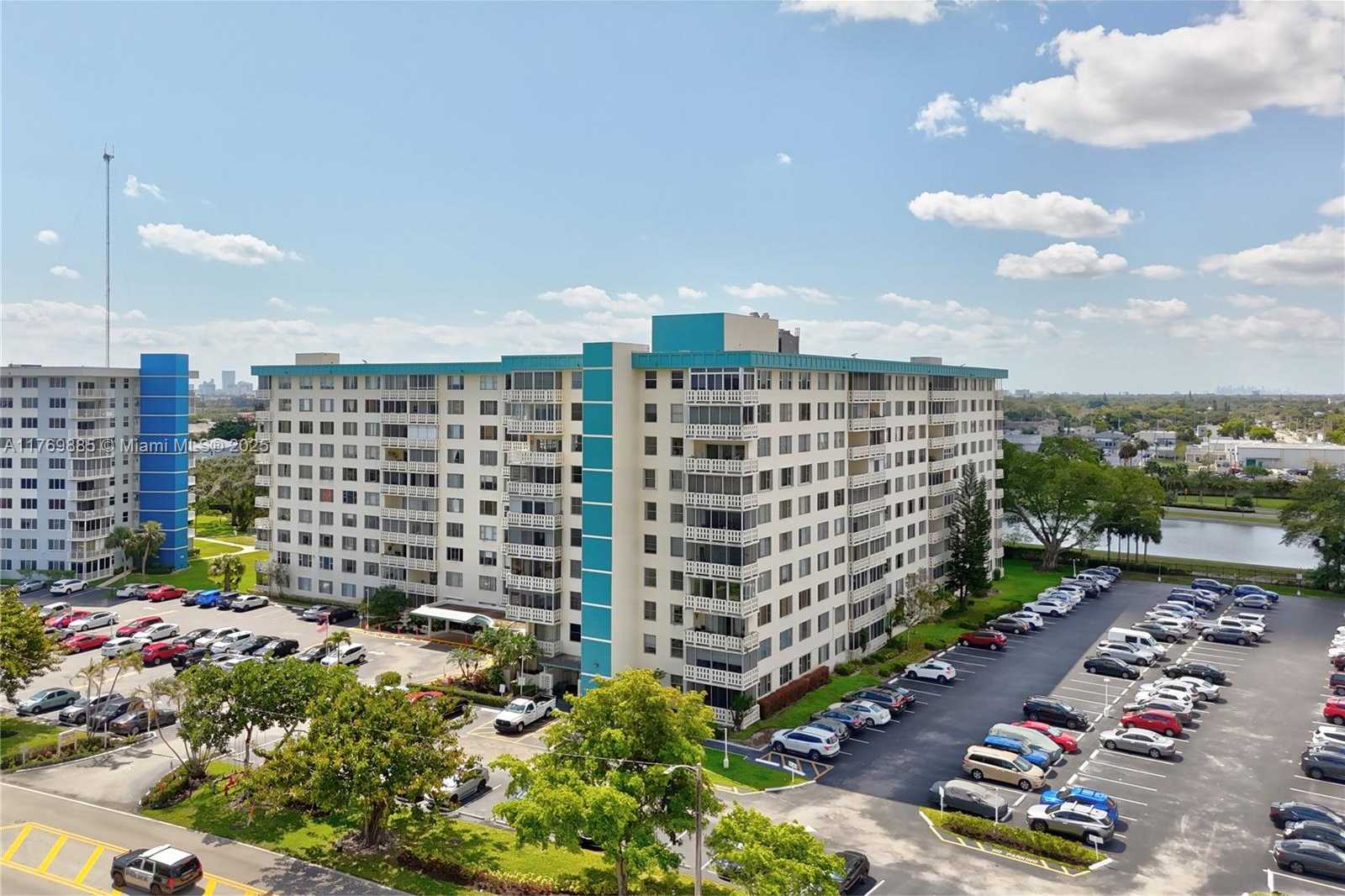 Small Image of 4330 HILLCREST DR #807, Hollywood Number 16