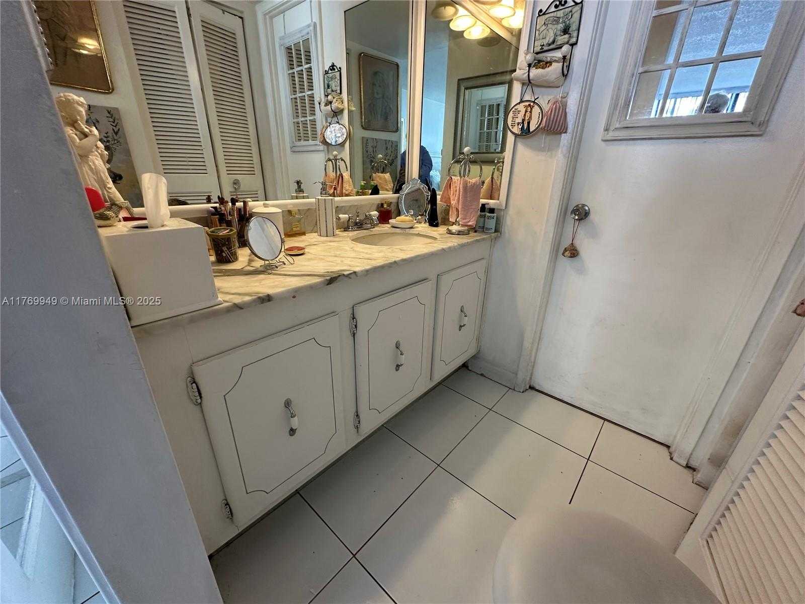 Small Image of 600 NORTH EAST 36TH ST #401, Miami Number 29