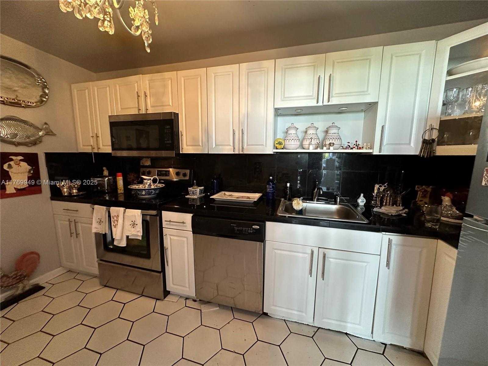 Small Image of 600 NORTH EAST 36TH ST #401, Miami Number 6