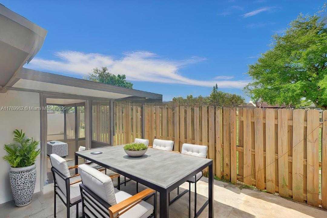 Small Image of 12240 SOUTH WEST 115TH TER, Miami Number 14