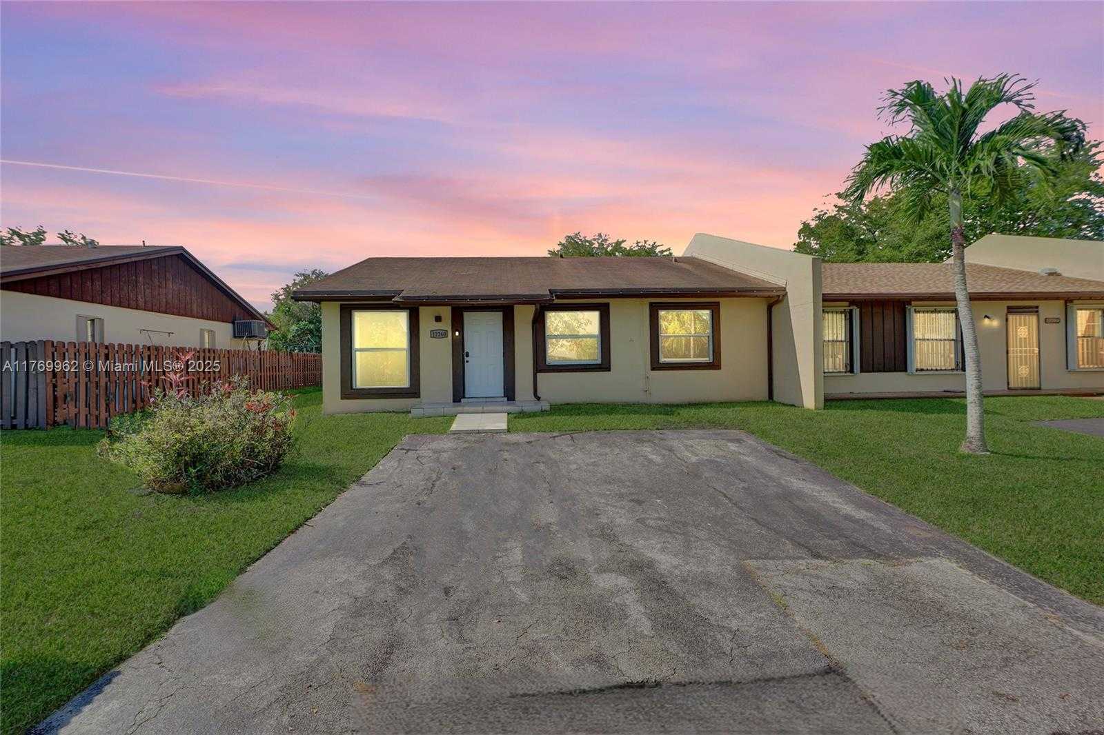 Small Image of 12240 SOUTH WEST 115TH TER, Miami Number 2
