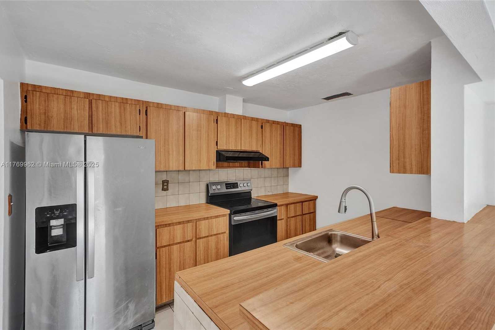Small Image of 12240 SOUTH WEST 115TH TER, Miami Number 3