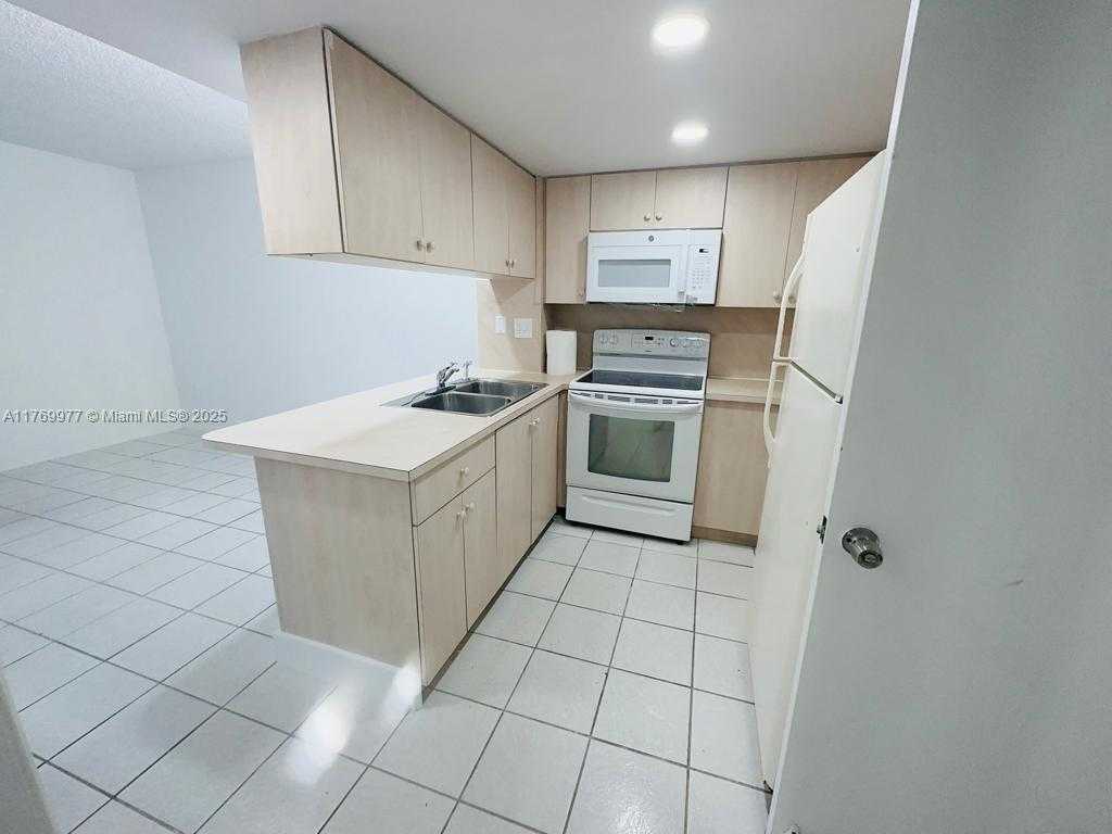 Small Image of 2150 WEST 60TH ST #11101, Hialeah Number 5