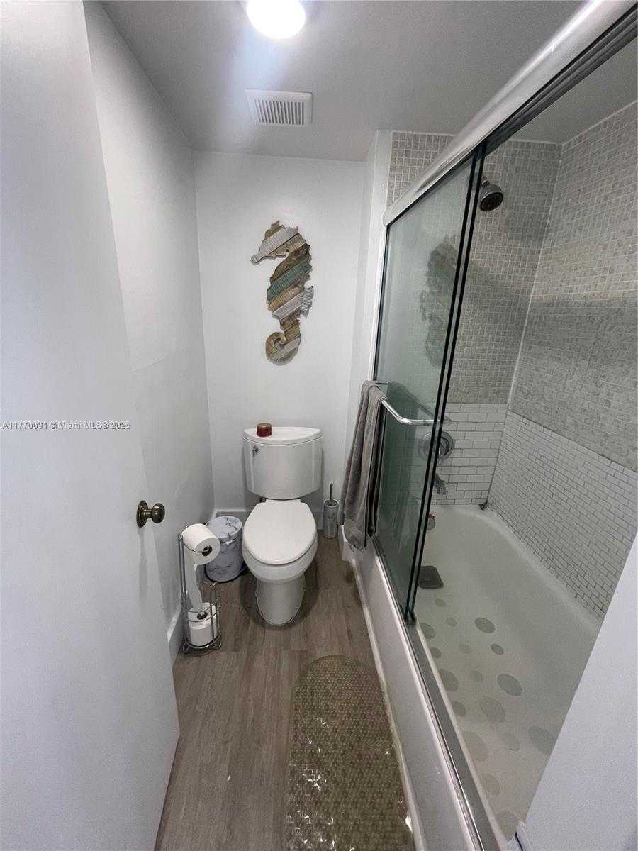 Small Image of 370 RACQUET CLUB RD #206, Weston Number 19