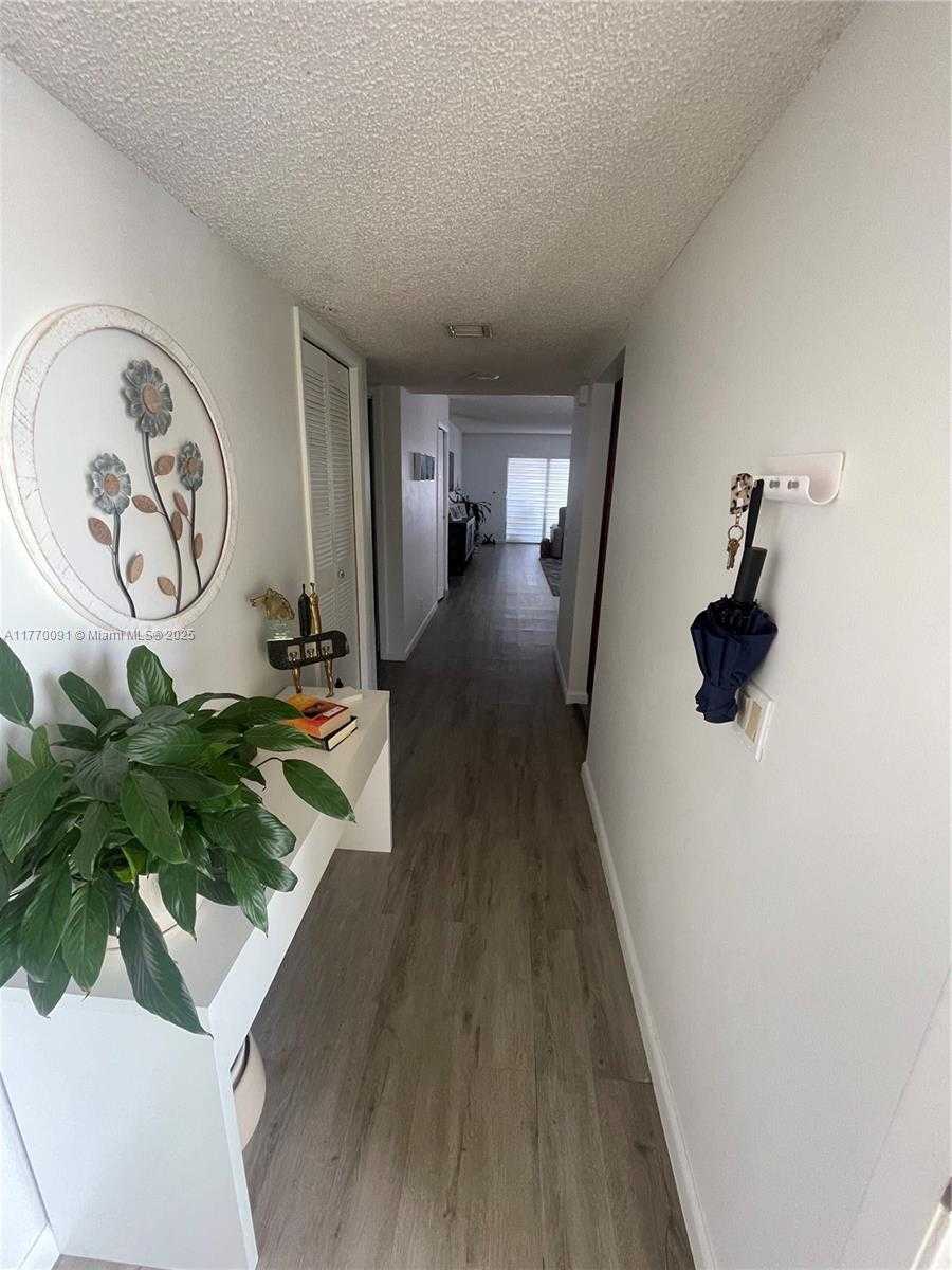 Small Image of 370 RACQUET CLUB RD #206, Weston Number 2