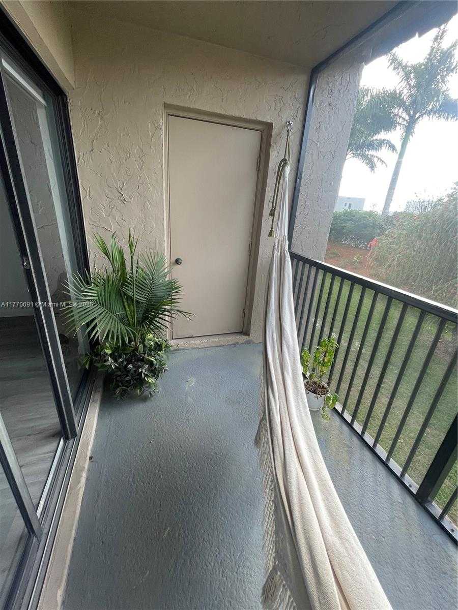 Small Image of 370 RACQUET CLUB RD #206, Weston Number 25