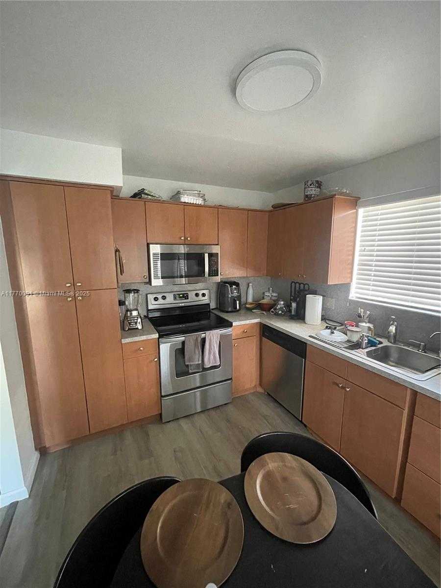 Small Image of 370 RACQUET CLUB RD #206, Weston Number 5