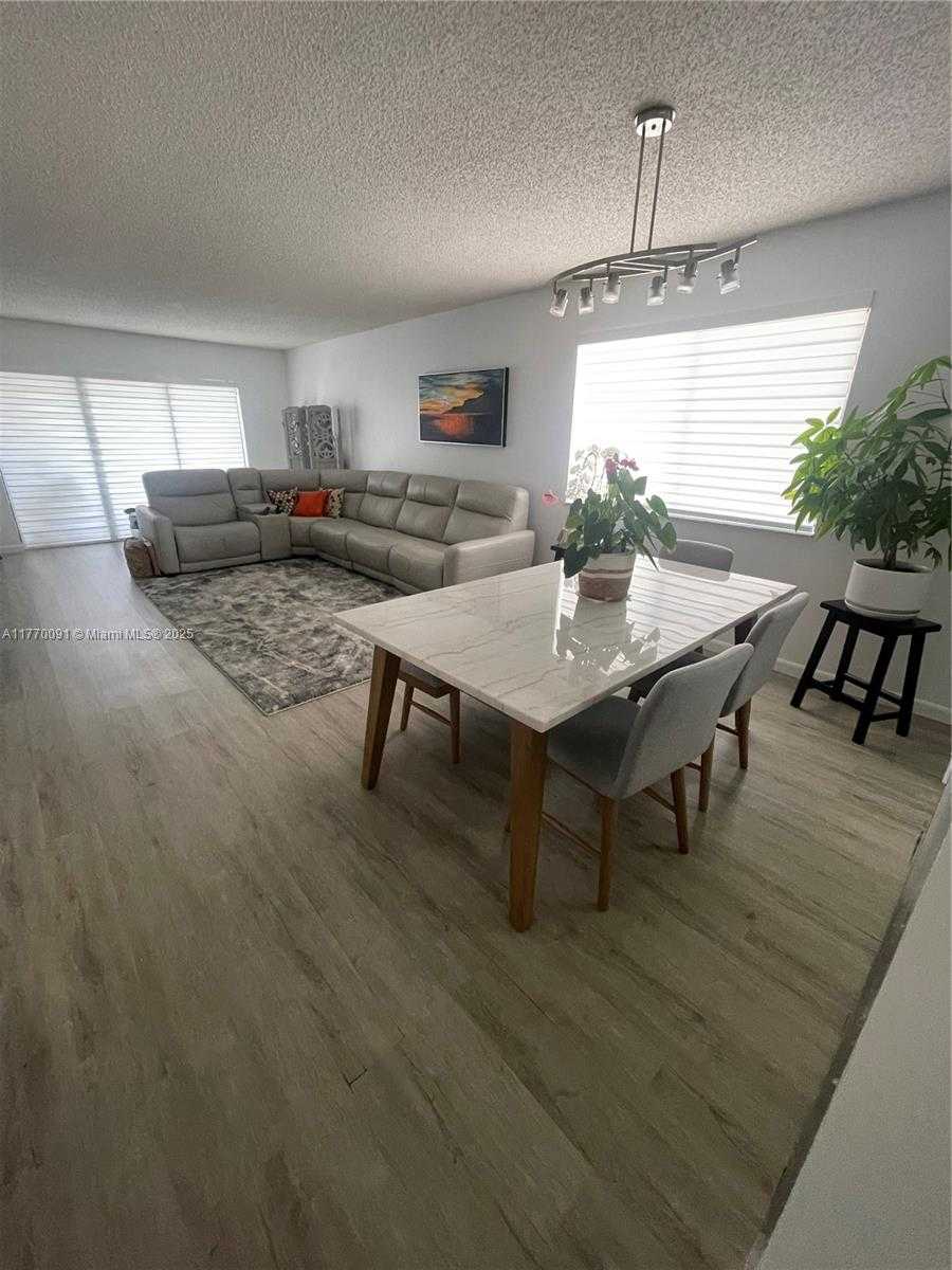 Small Image of 370 RACQUET CLUB RD #206, Weston Number 6