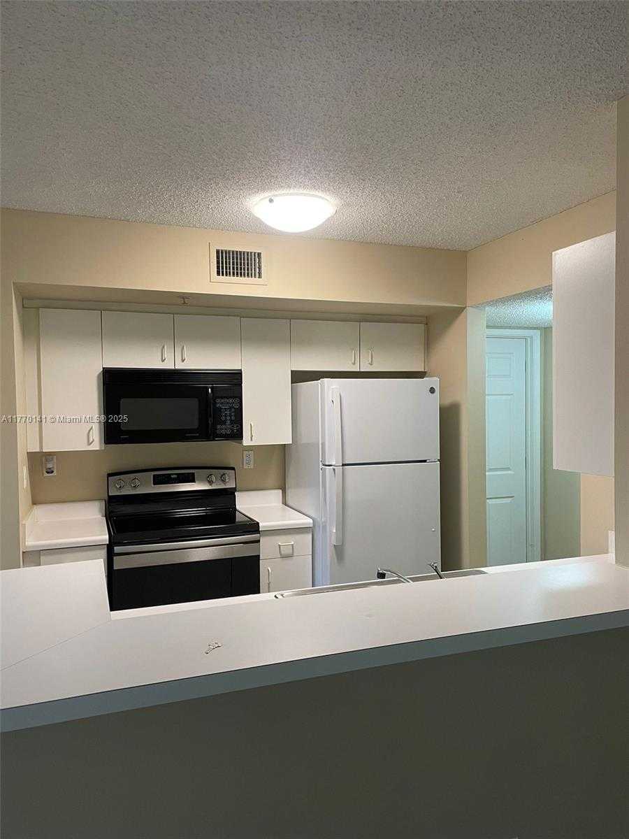 Small Image of 2640 SOUTH UNIVERSITY DR #113, Davie Number 6