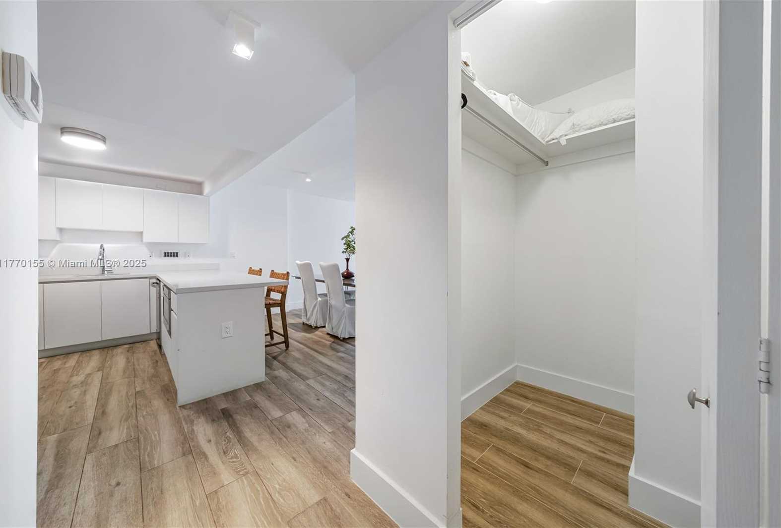 Small Image of 2301 COLLINS AVE #1001, Miami Beach Number 12