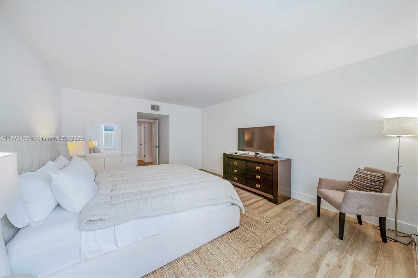 Small Image of 2301 COLLINS AVE #1001, Miami Beach Number 14