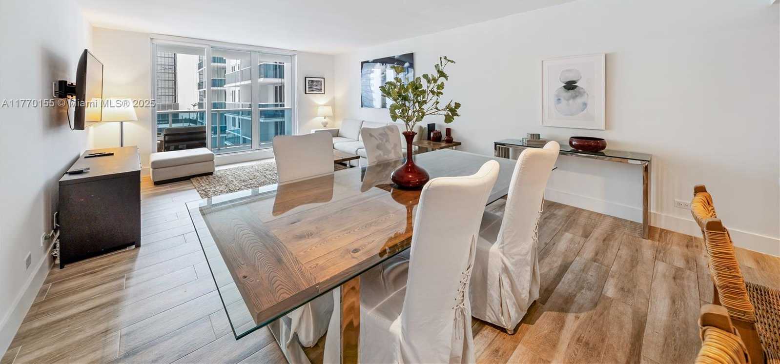 Small Image of 2301 COLLINS AVE #1001, Miami Beach Number 2