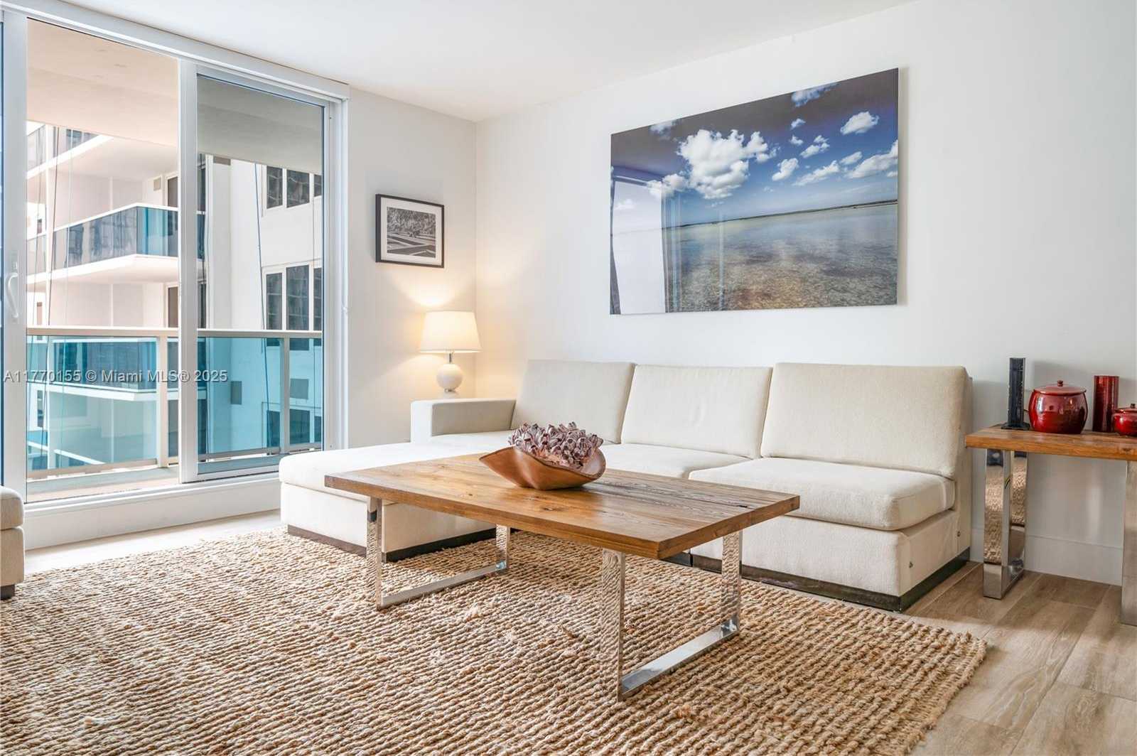 Small Image of 2301 COLLINS AVE #1001, Miami Beach Number 3