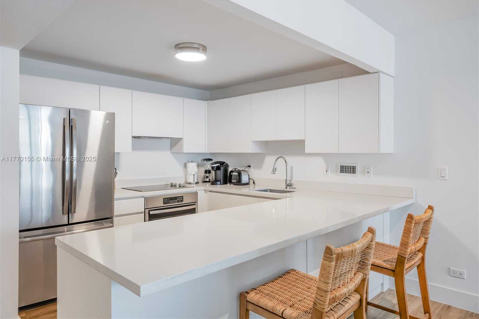 Small Image of 2301 COLLINS AVE #1001, Miami Beach Number 4