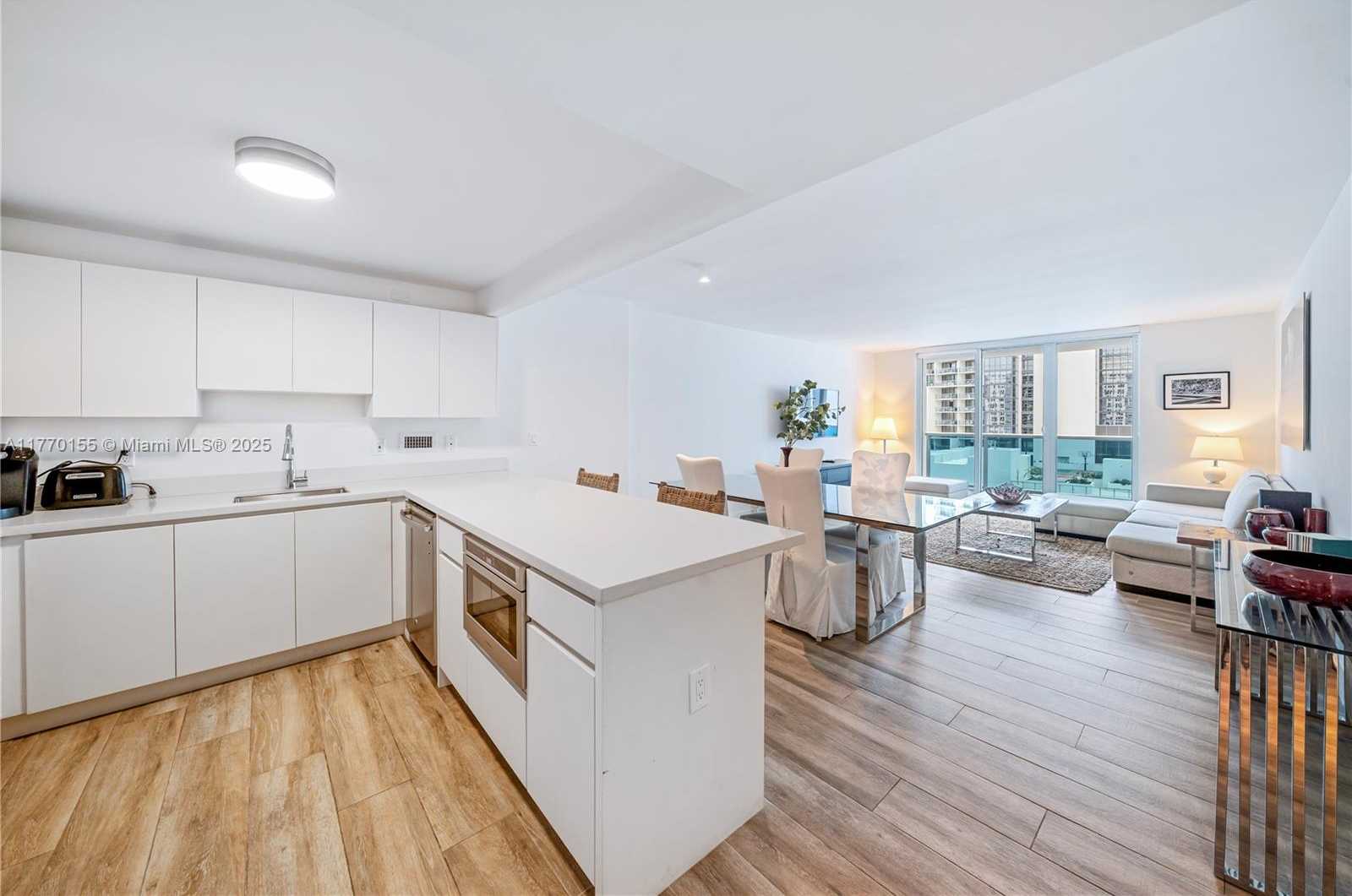 Small Image of 2301 COLLINS AVE #1001, Miami Beach Number 5