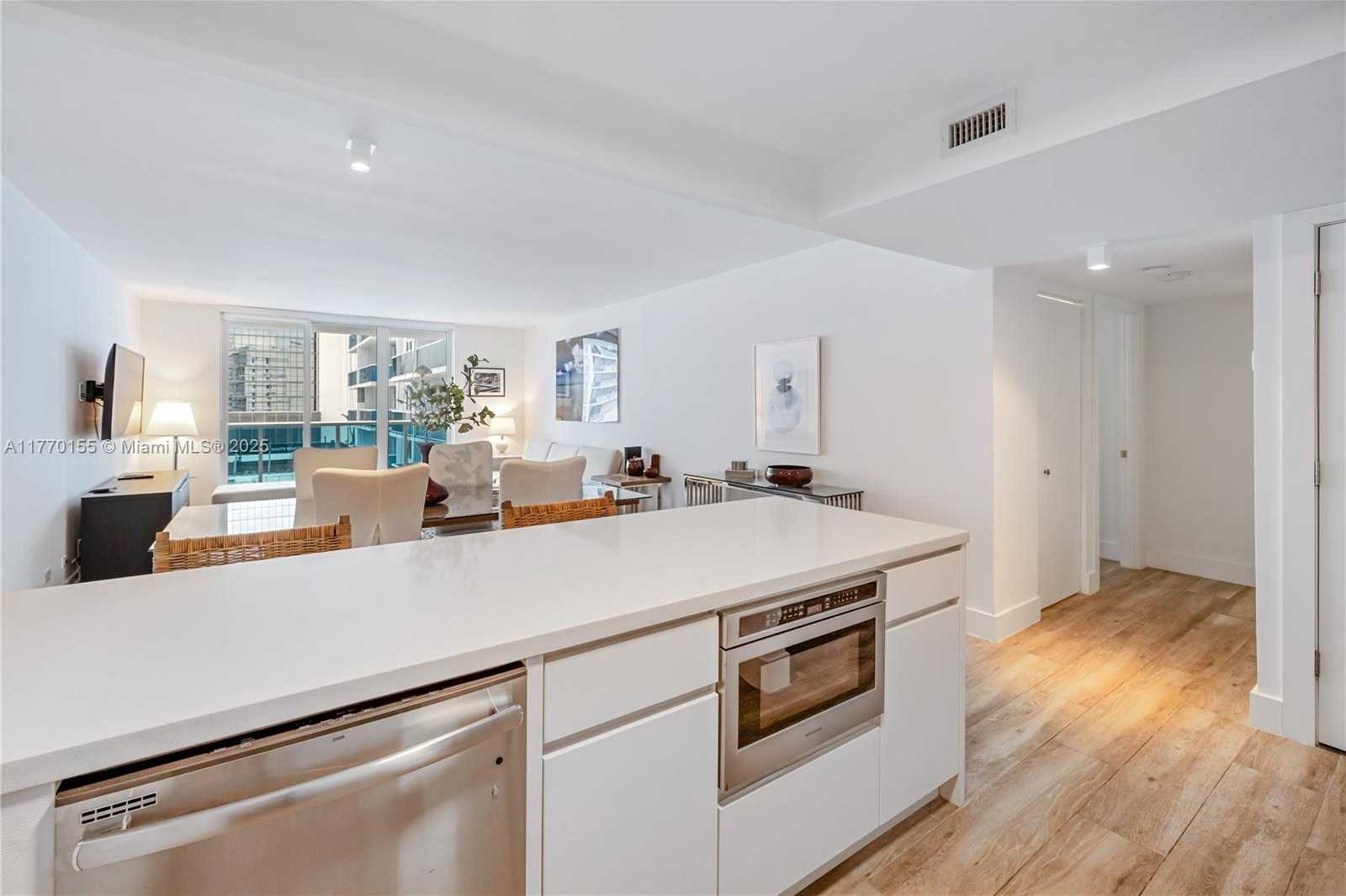 Small Image of 2301 COLLINS AVE #1001, Miami Beach Number 6